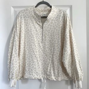 Women’s matching sweatsuit set! Cream colored, leopard print!